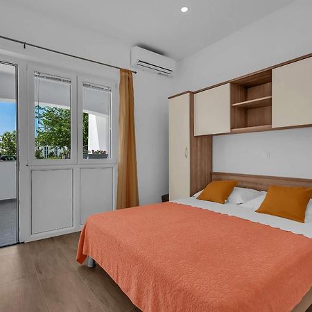Sea Breeze Studios Tučepi Екстериор снимка